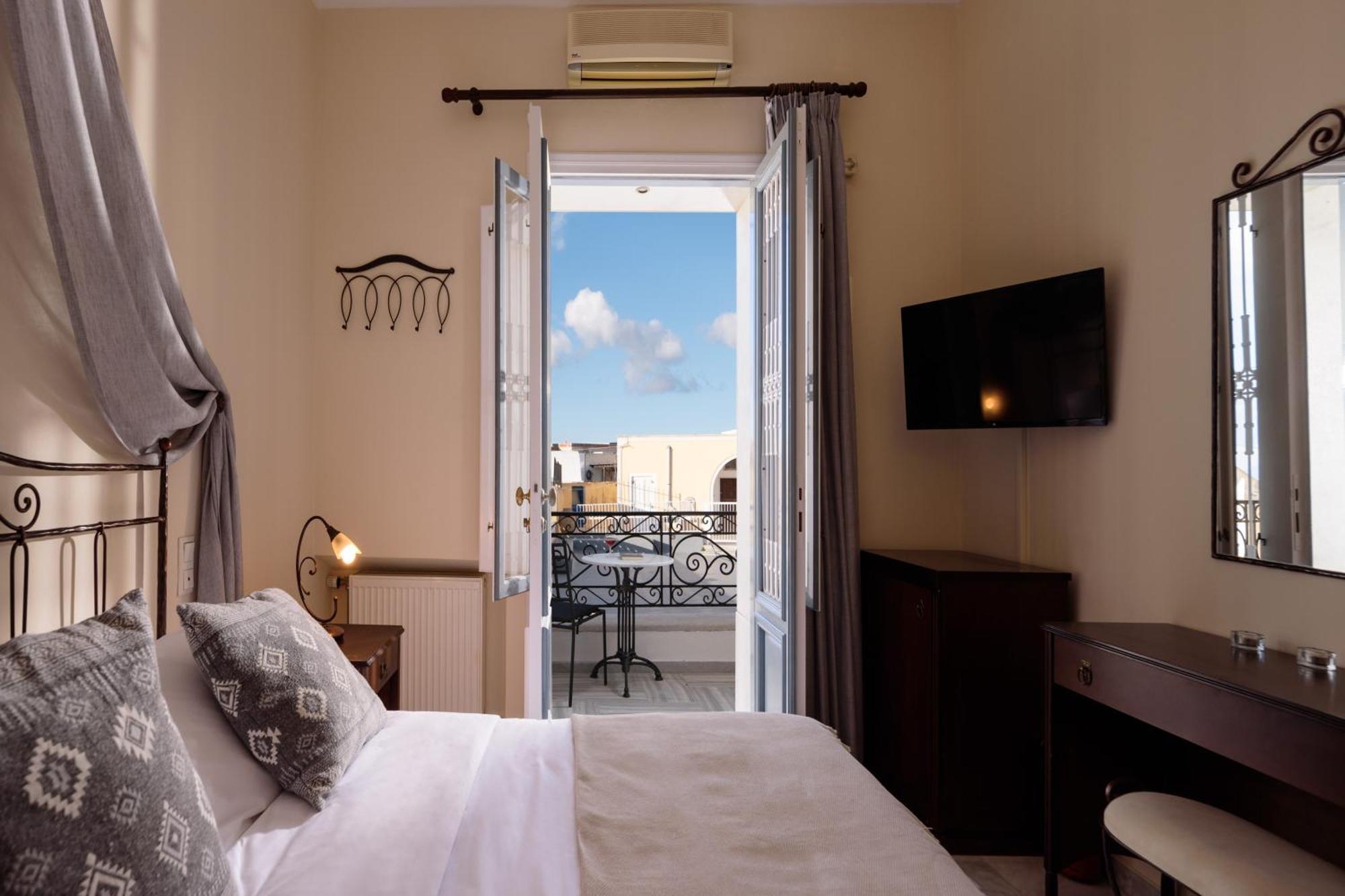 Ikio Concept Santorini Hotel Pýrgos Eksteriør billede